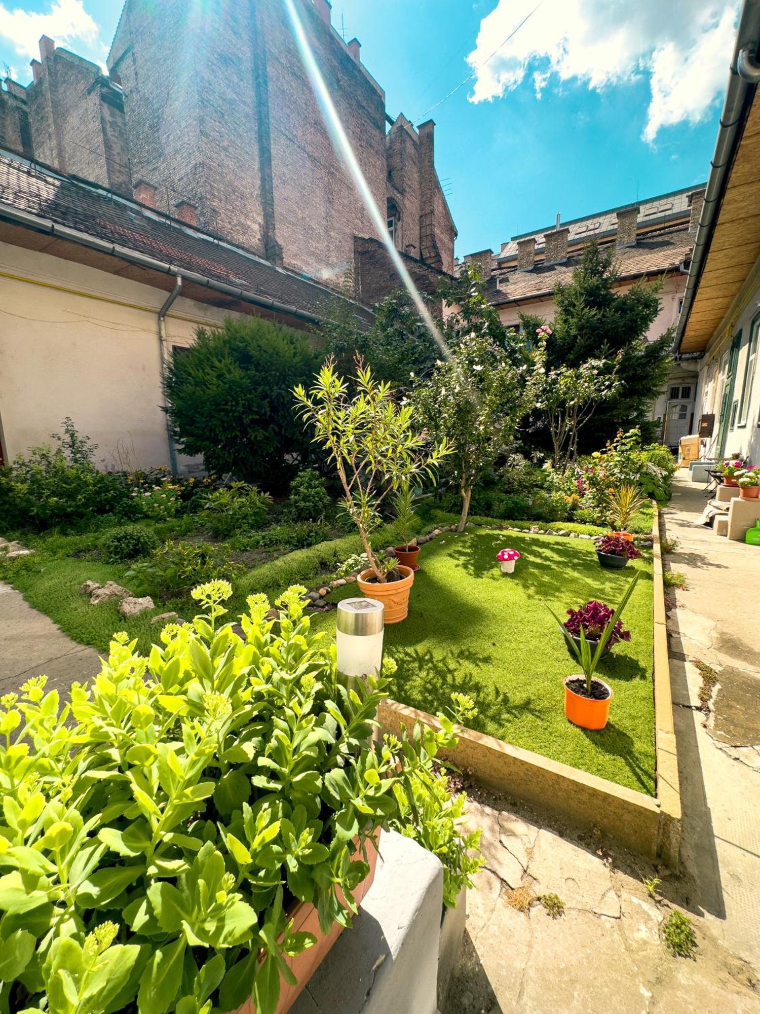 Urban Studio With Private Garden Near Andrassy ブダペスト エクステリア 写真