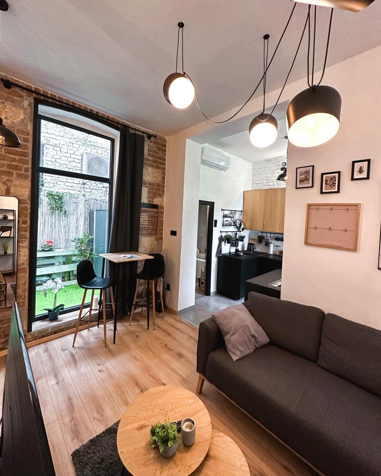 Urban Studio With Private Garden Near Andrassy ブダペスト エクステリア 写真